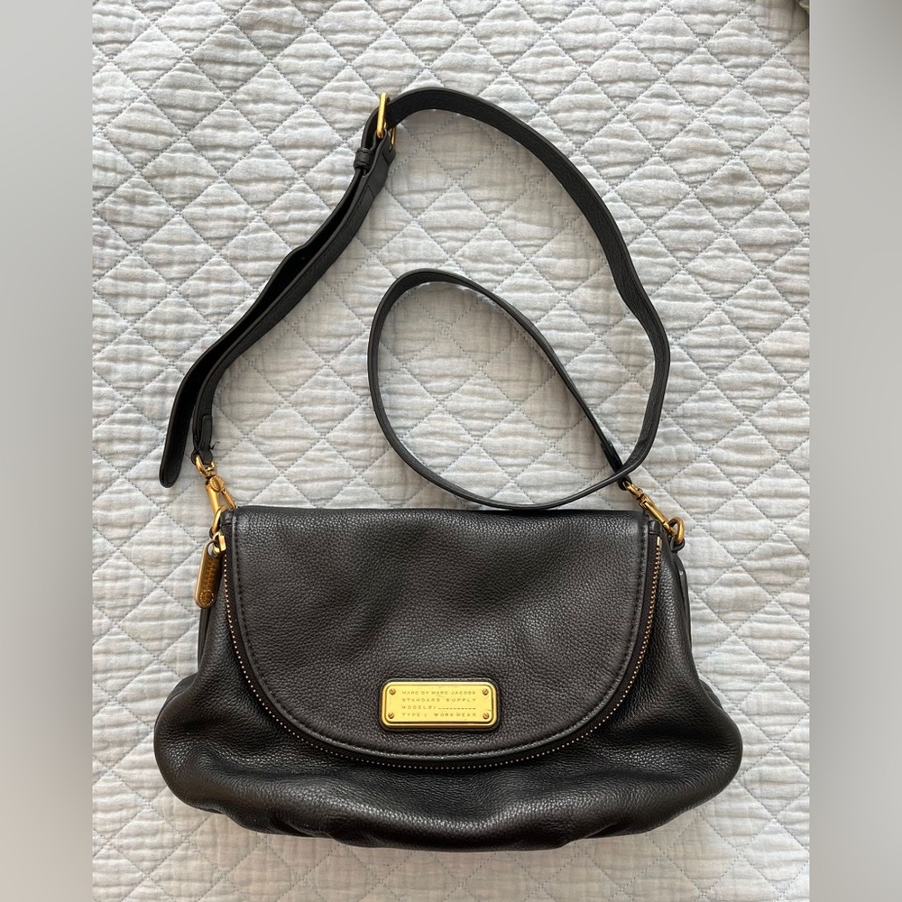 marc jacobs cross body black leather purse